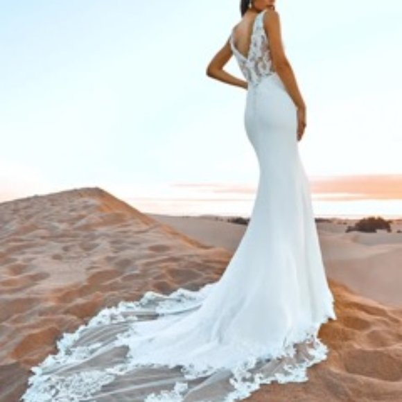 Wedding Dress Pronovias x Ashley Graham Season 2 - Harbour Wedding - Picture 1 of 6